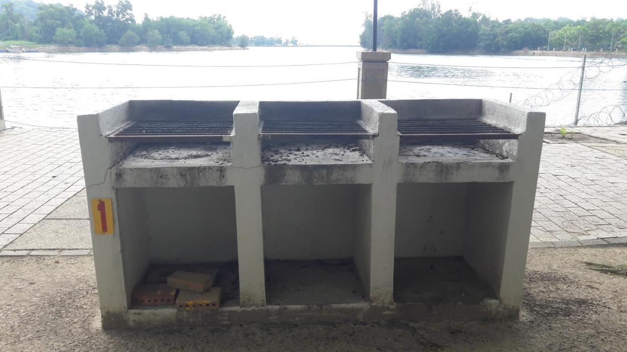 Homestay Haizal Telok Kemang Port Dickson Bagian luar foto
